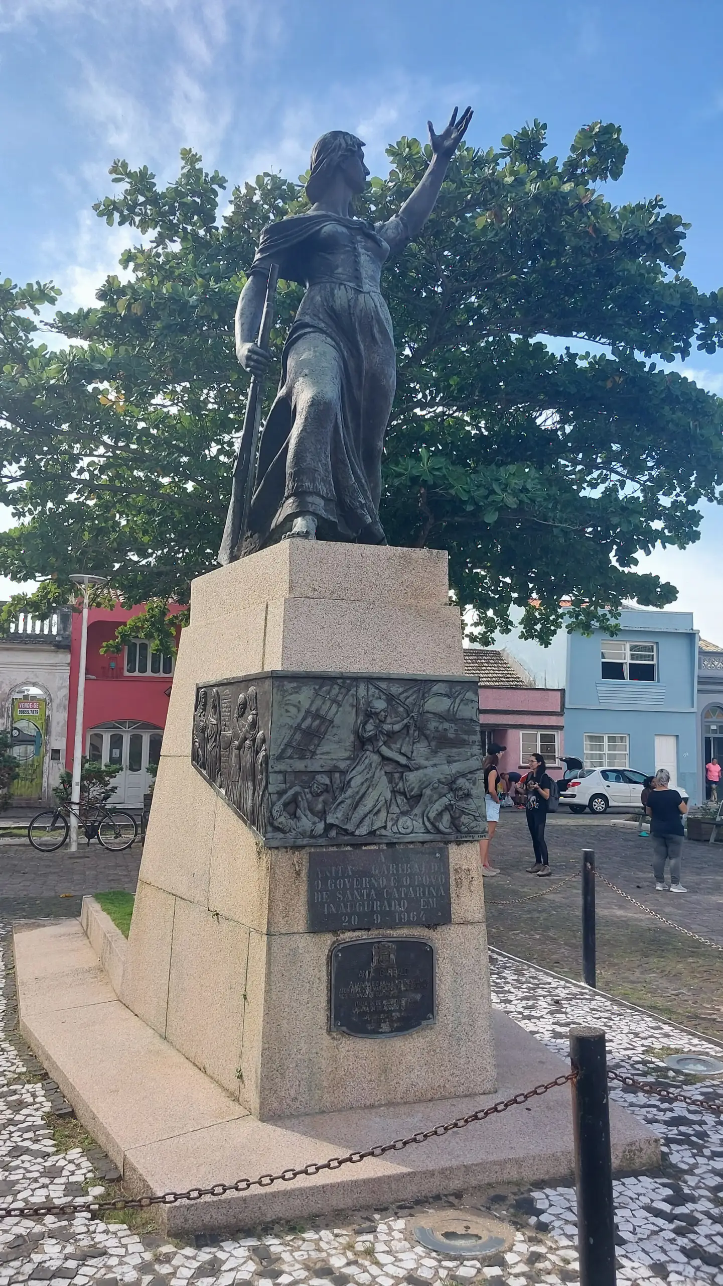 Monumento a Anita Garibaldi no centro de Laguna