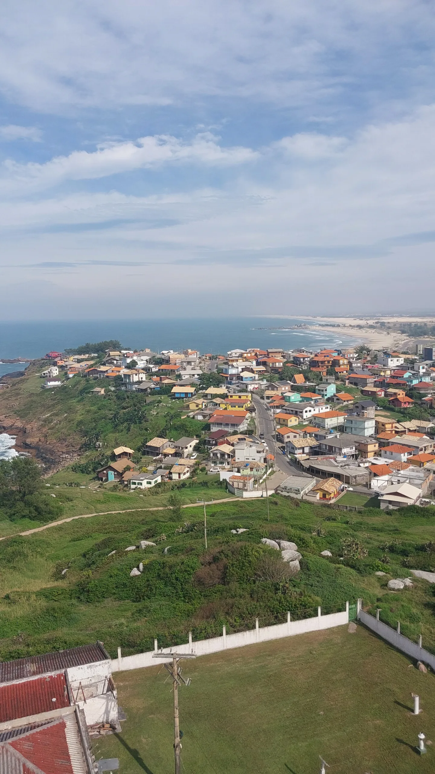 Vista da vila e do mar a partir do Farol de Santa Marta